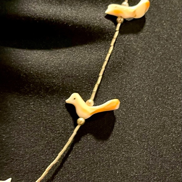 Coral birds on silver wire necklace - Picture 2 of 7